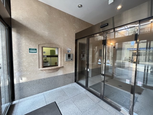 21/25 エントランス