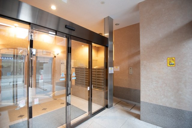 23/25 エントランス