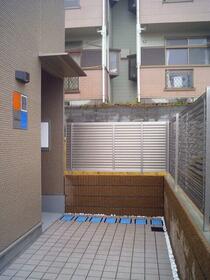 16/16 エントランス