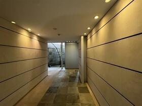 14/14 エントランス