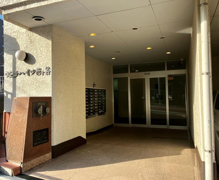 2/2 エントランス