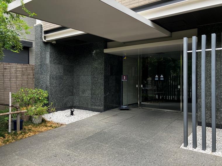 19/19 エントランス