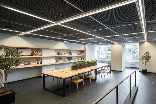 27/30 エントランス