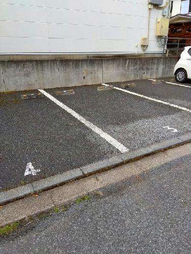 14/14 駐車場