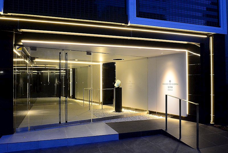 16/17 エントランス