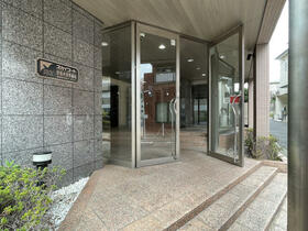 16/16 エントランス