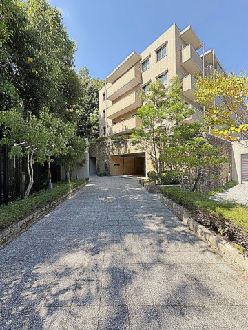 27/30 エントランス