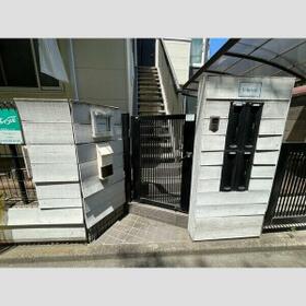 14/15 エントランス