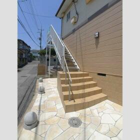 5/5 エントランス