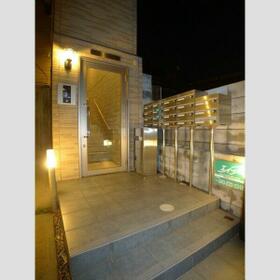 13/16 エントランス