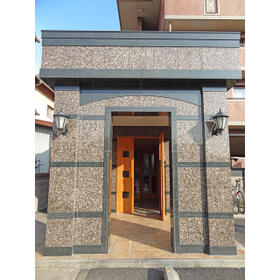 16/17 エントランス