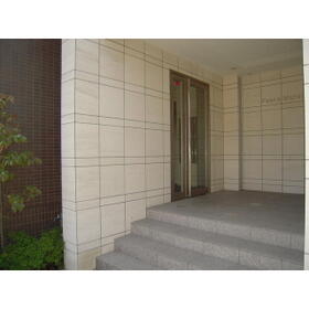 16/16 エントランス