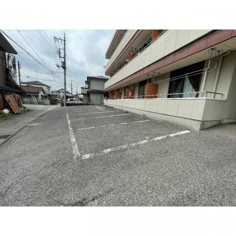2/5 駐車場