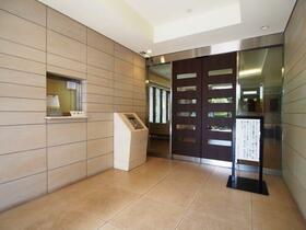 16/16 エントランス