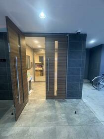 16/16 エントランス