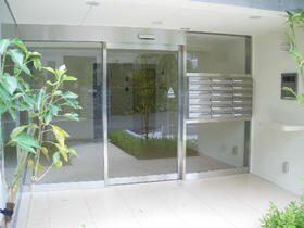 16/16 エントランス