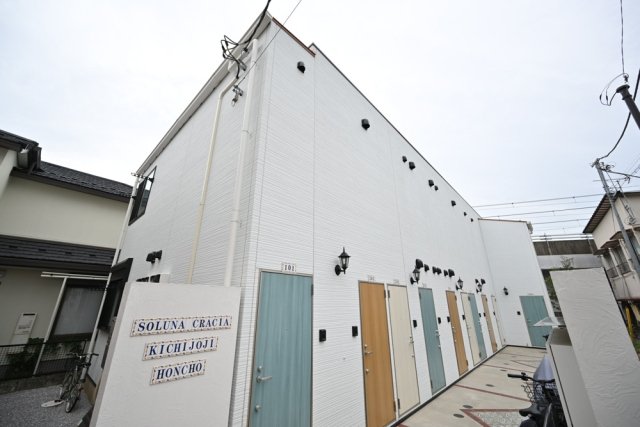 21/22 エントランス