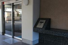 16/16 エントランス