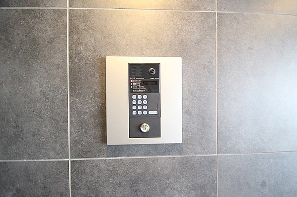 2/4 エントランス