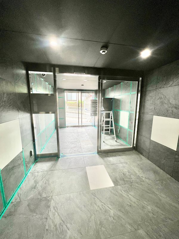 2/2 エントランス