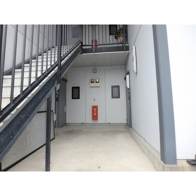 23/25 エントランス