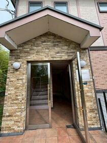 16/16 エントランス