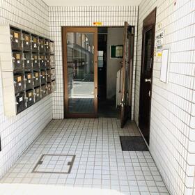 16/16 エントランス