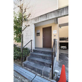 5/5 エントランス