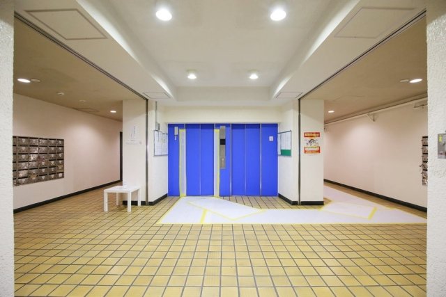 28/30 エントランス