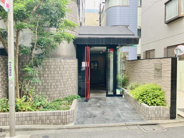 21/30 エントランス