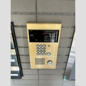 13/13 エントランス