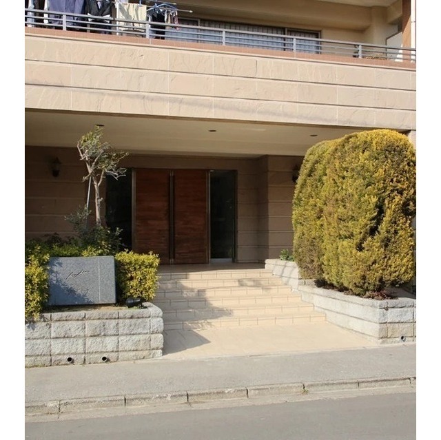 19/19 エントランス