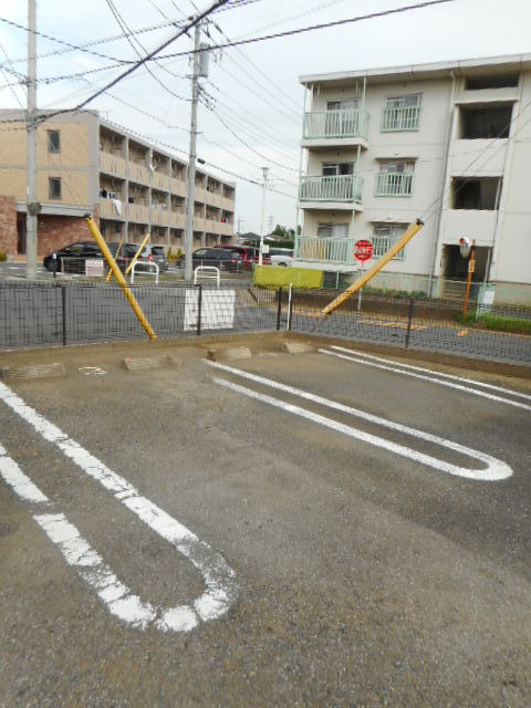 20/28 駐車場