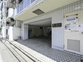 16/16 エントランス