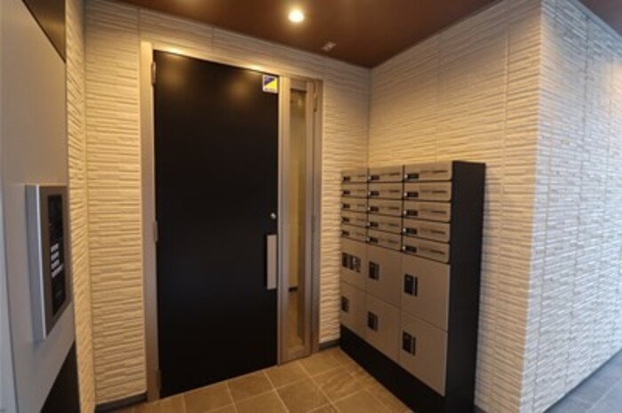 16/16 エントランス