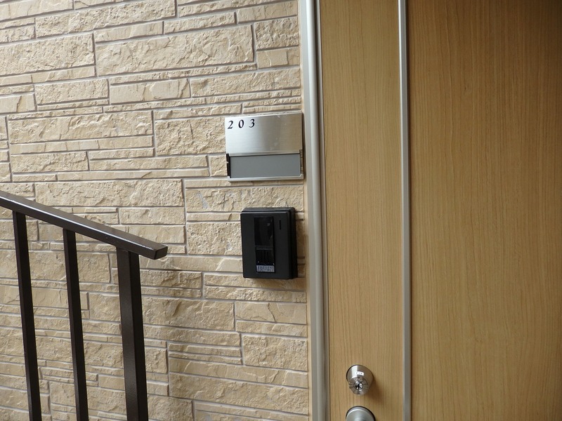 19/27 エントランス