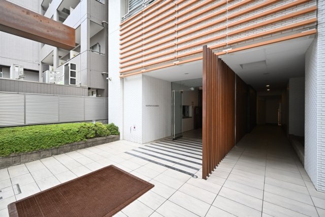 21/23 エントランス