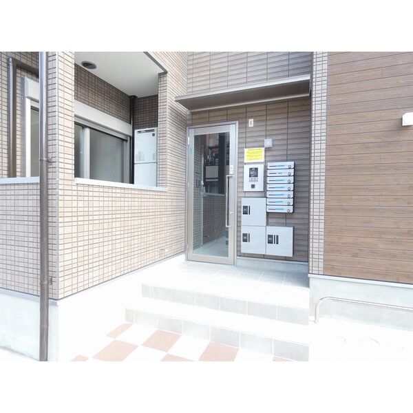 16/16 エントランス