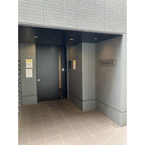 20/30 エントランス