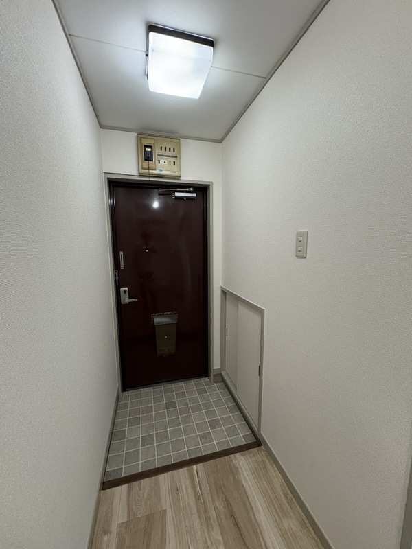 14/19 玄関