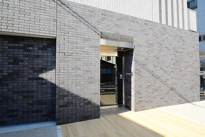 16/16 エントランス