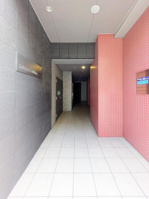 16/16 エントランス