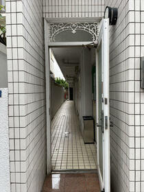 16/16 エントランス