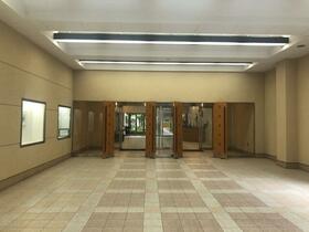 16/16 エントランス