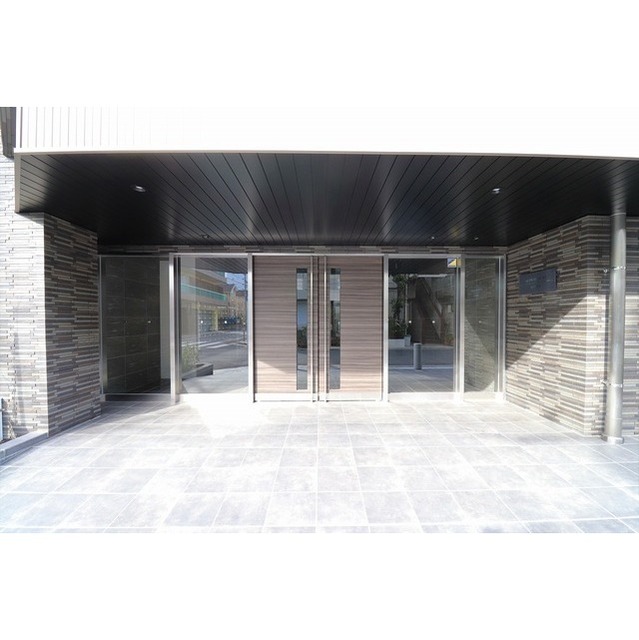 15/15 エントランス