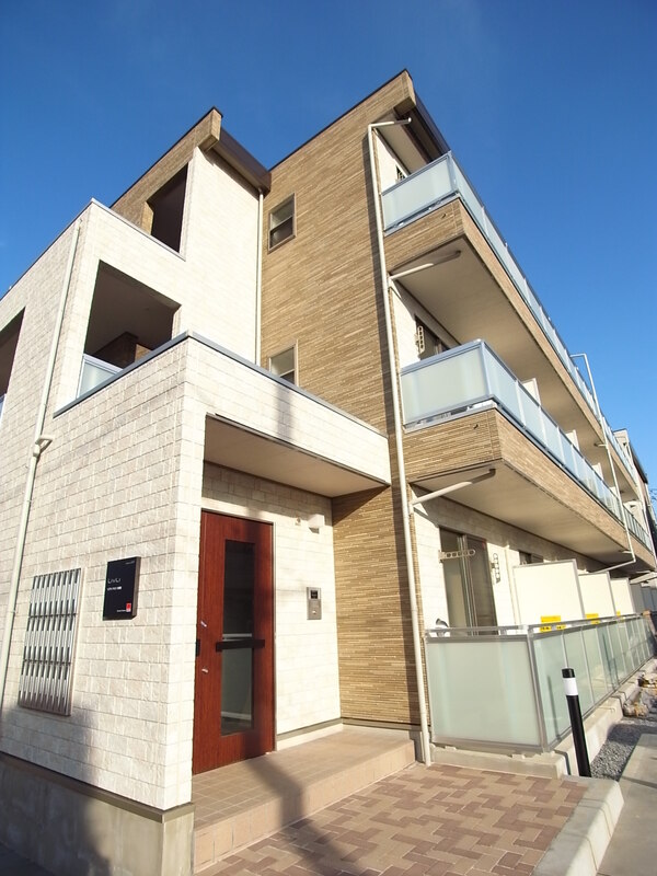 16/16 エントランス