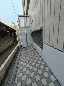 16/16 エントランス