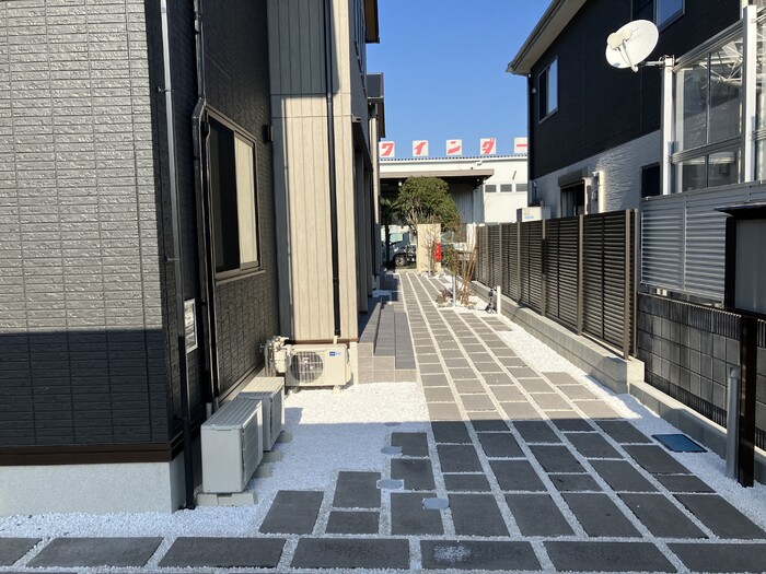 18/23 エントランス