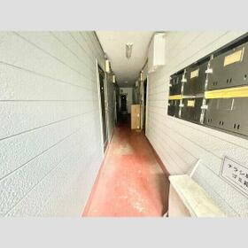 2/2 エントランス