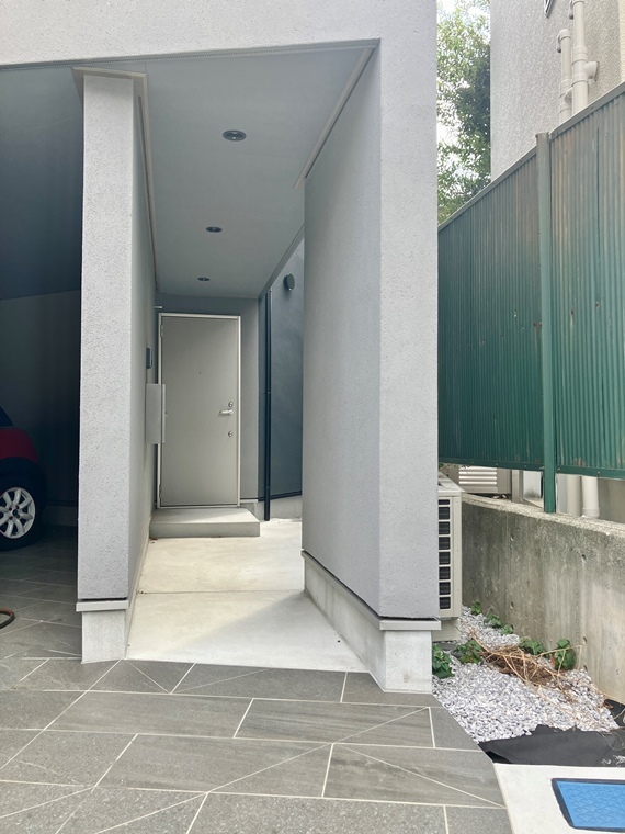 14/14 エントランス